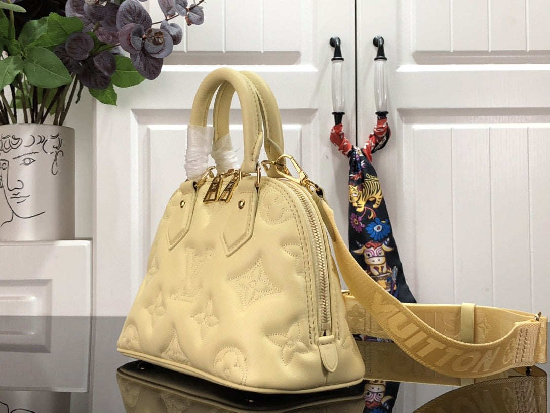 Bag Louis vuitton ALMA