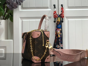 Bag Louis vuitton PETITE MALLE SOUPLE