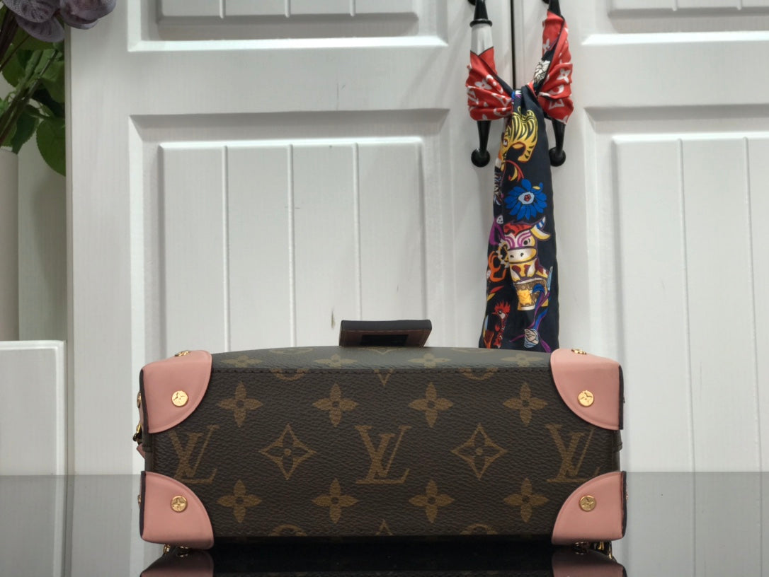 Bag Louis vuitton PETITE MALLE SOUPLE