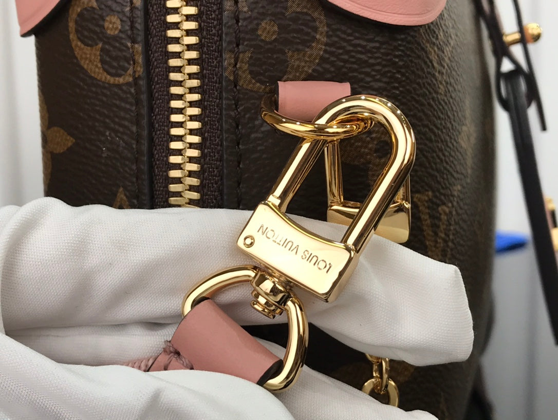 Bag Louis vuitton PETITE MALLE SOUPLE